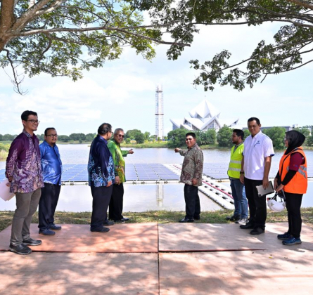 UMPSA now has a floating solar panel system